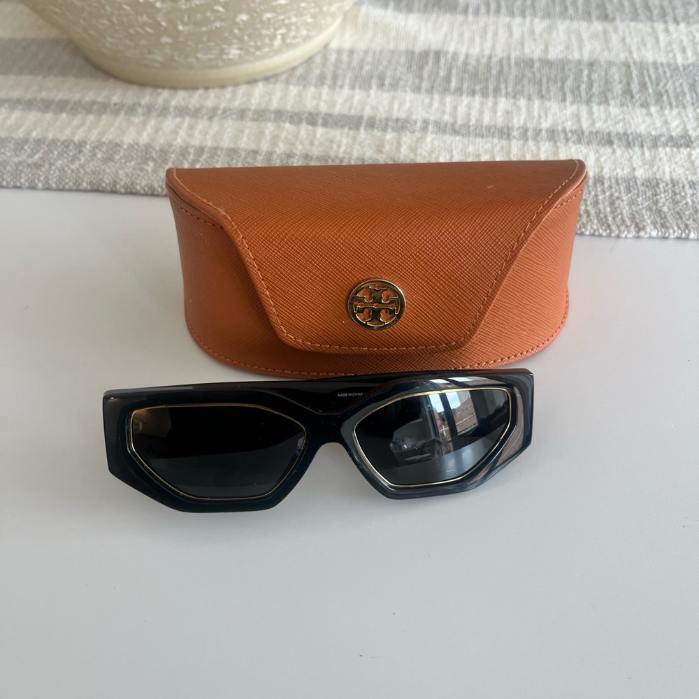 COPY - TY9070U Tory Burch Black Sunglasses with Orange Case